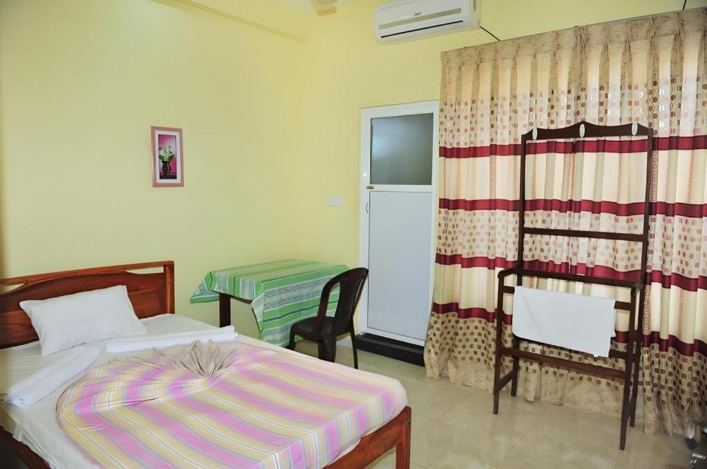 Hotel Glee Тринкомали Экстерьер фото