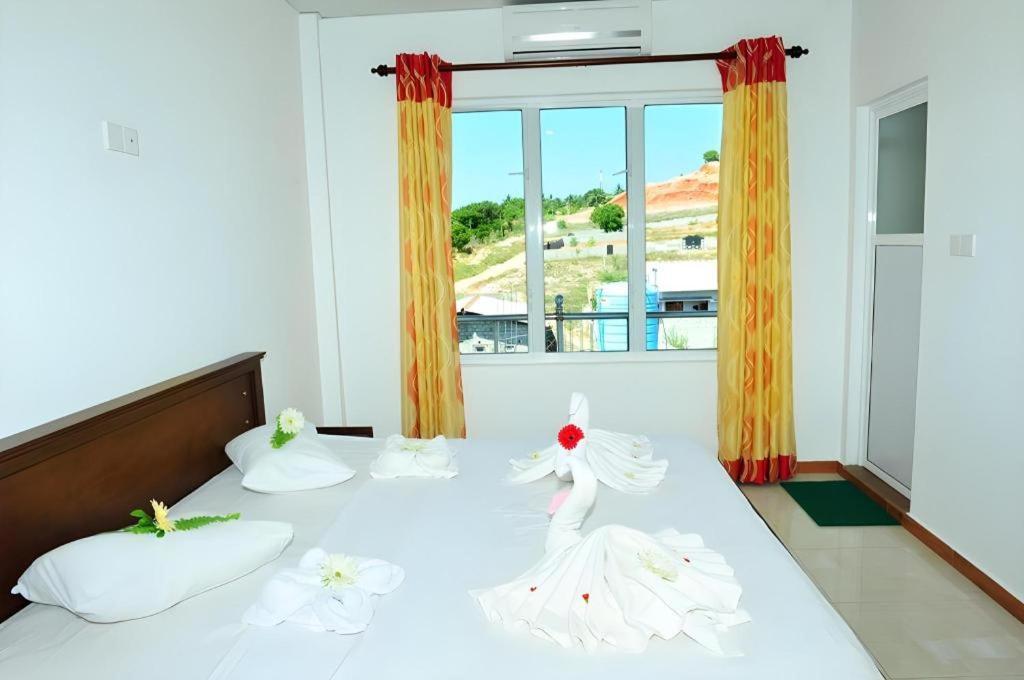 Hotel Glee Тринкомали Экстерьер фото