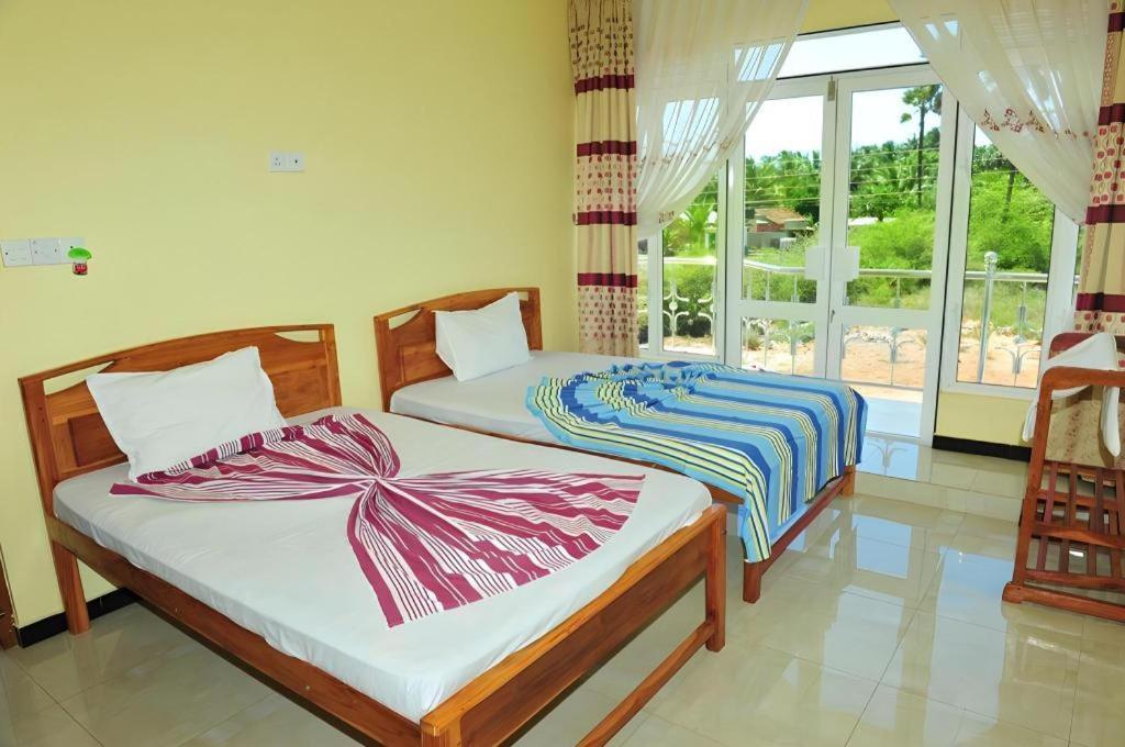 Hotel Glee Тринкомали Экстерьер фото