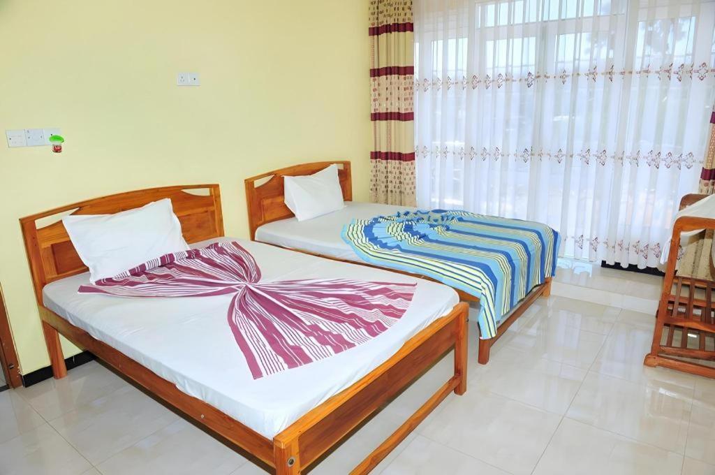 Hotel Glee Тринкомали Экстерьер фото