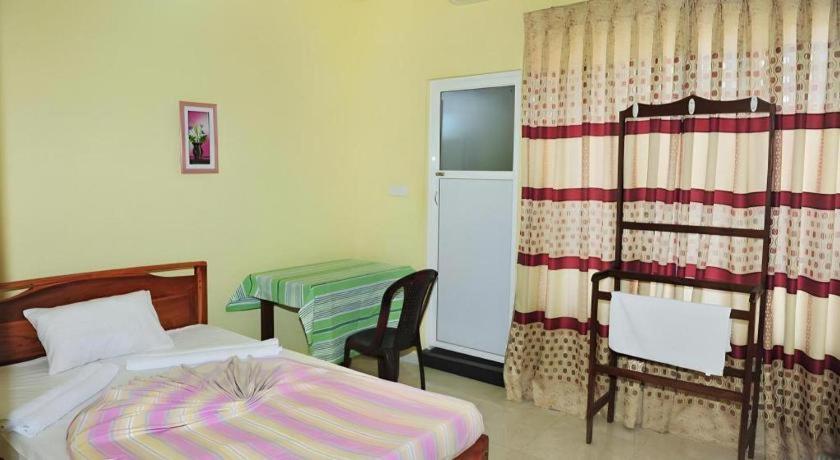 Hotel Glee Тринкомали Экстерьер фото