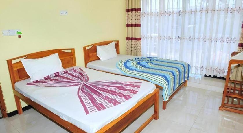 Hotel Glee Тринкомали Экстерьер фото